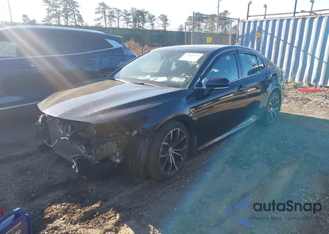 2020 Toyota Camry Xle z USA, uszkodzony, nr VIN 4T1F11BK2LU013286